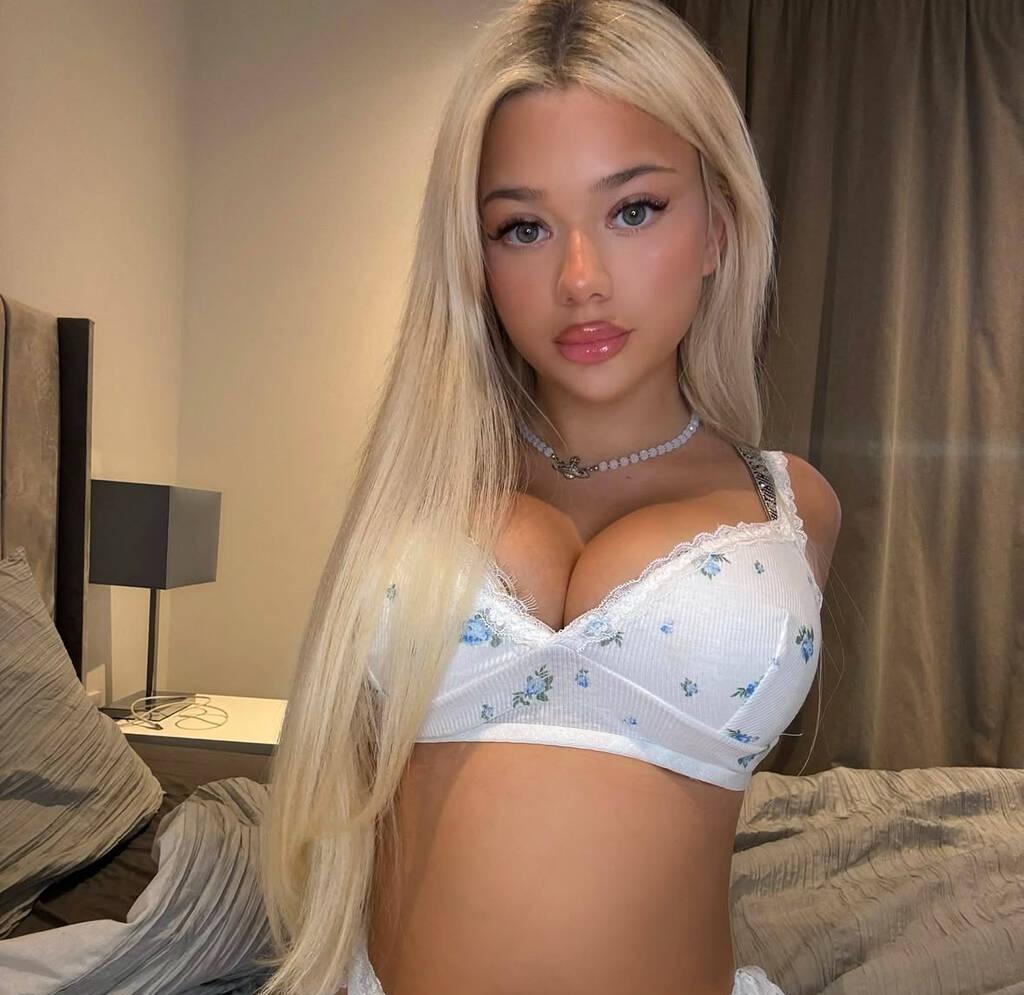 
                        Lea
                     is Female Escorts. | Quebec City | Quebec | Canada | scarletamour.com 