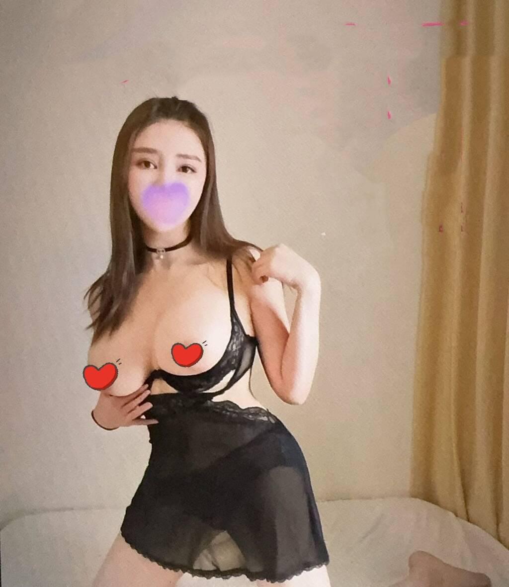 
                        Coco and Roommate
                     is Female Escorts. | Vancouver | British Columbia | Canada | scarletamour.com 