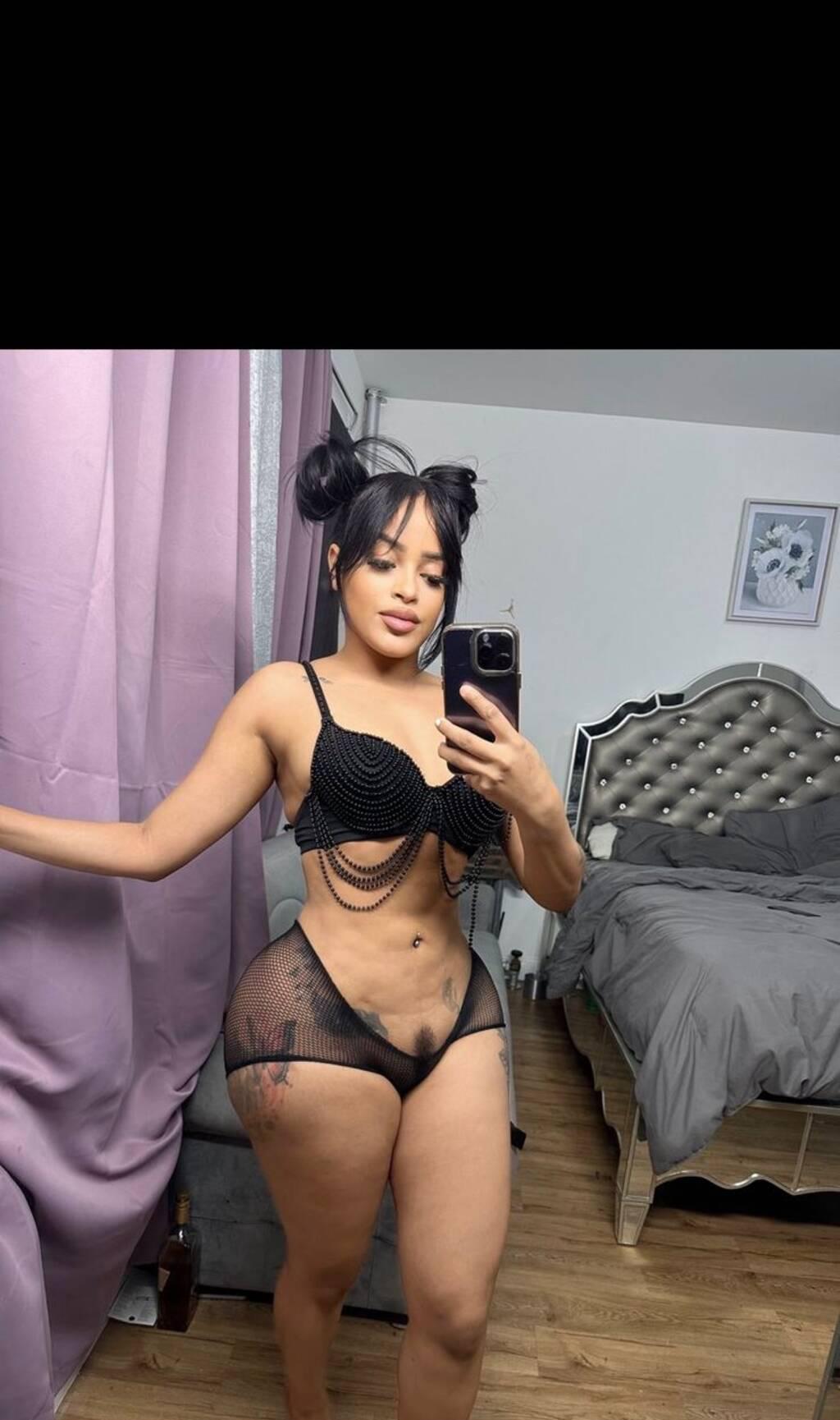 
                        Auri
                     is Female Escorts. | Brandon | Manitoba | Canada | scarletamour.com 