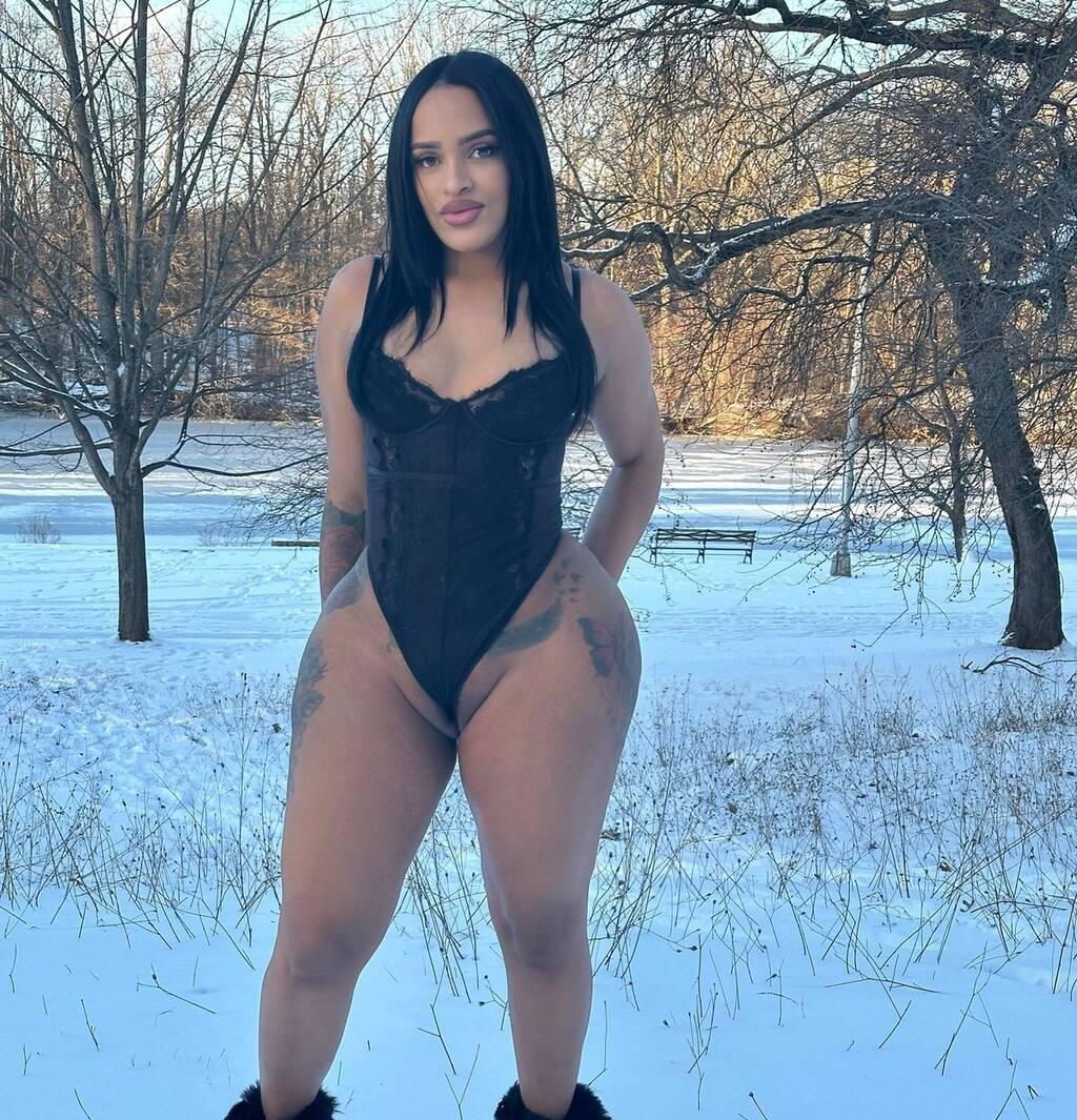 
                        Auri
                     is Female Escorts. | Brandon | Manitoba | Canada | scarletamour.com 