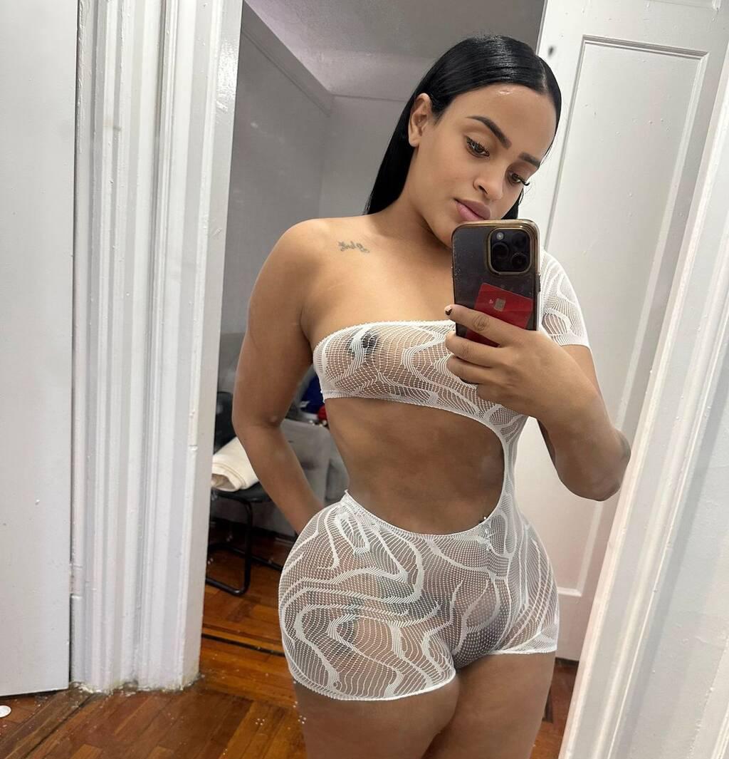 
                        Auri
                     is Female Escorts. | Brandon | Manitoba | Canada | scarletamour.com 