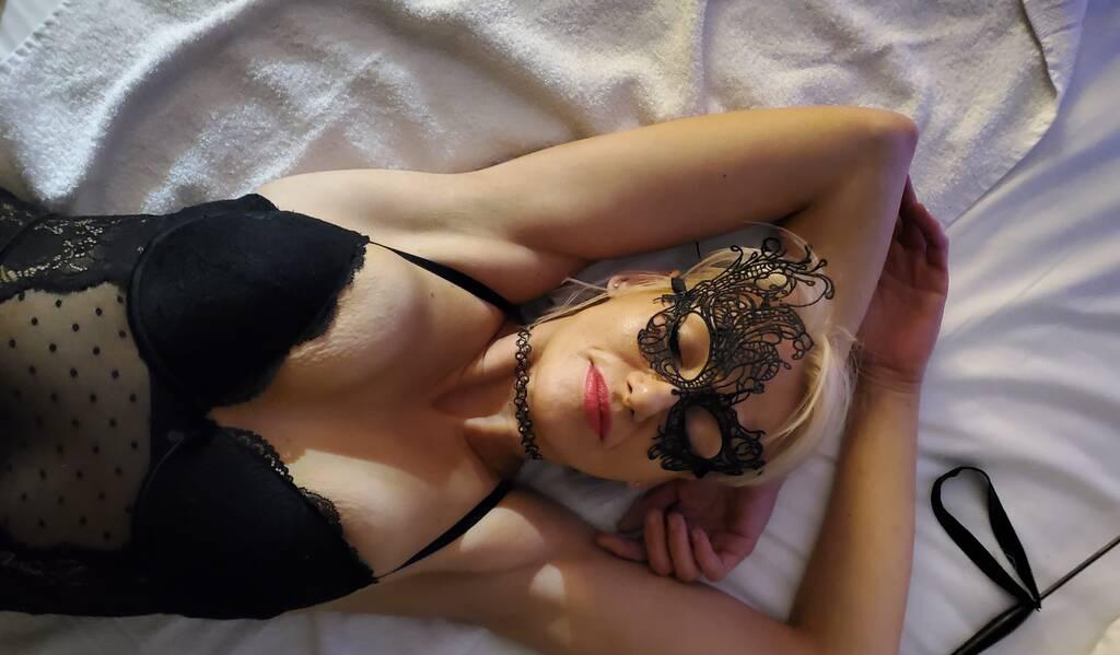 
                        AURORA
                     is Female Escorts. | Sarnia | Ontario | Canada | scarletamour.com 