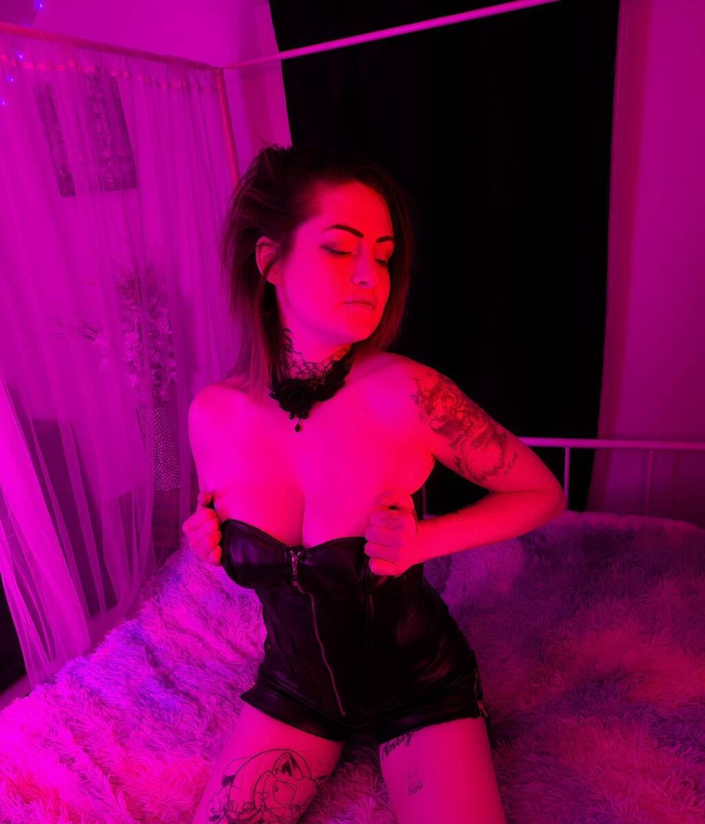 
                        Tessa
                     is Female Escorts. | Hamilton | Ontario | Canada | scarletamour.com 