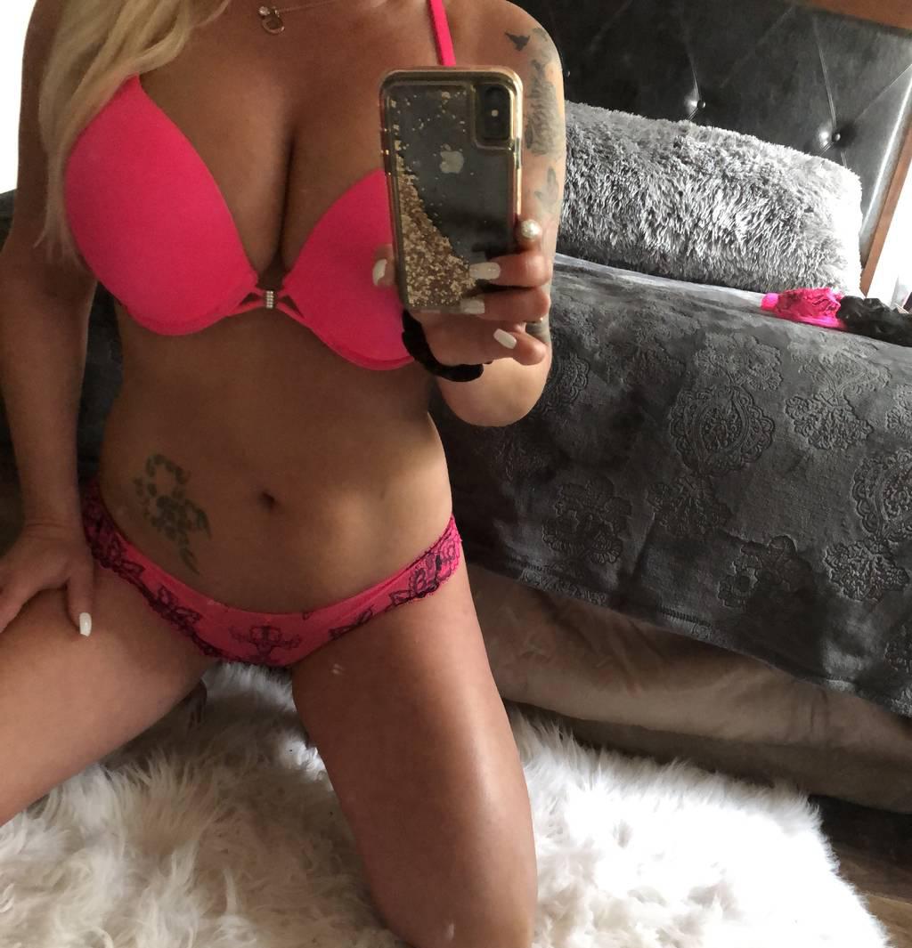 
                        Stella
                     is Female Escorts. | Calgary | Alberta | Canada | scarletamour.com 