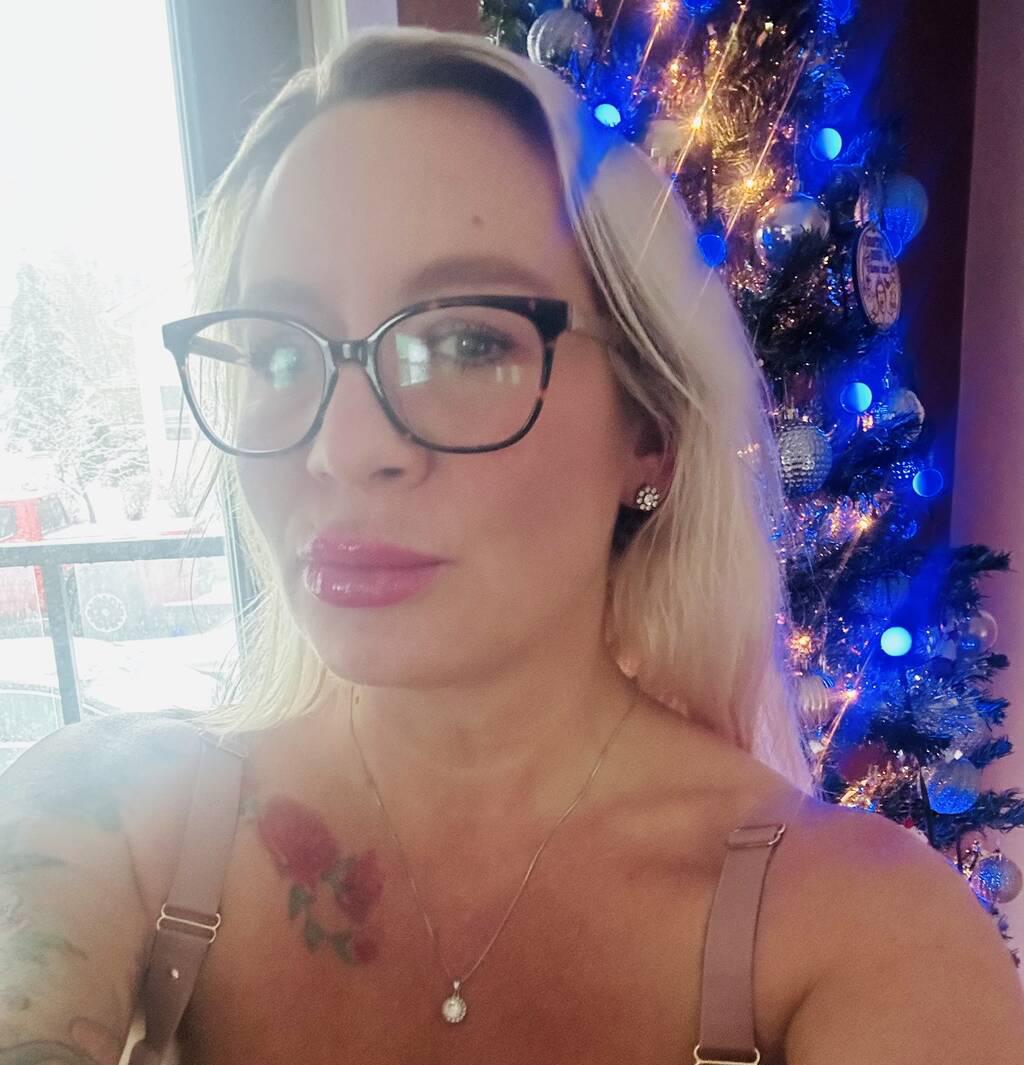 
                        Stella
                     is Female Escorts. | Calgary | Alberta | Canada | scarletamour.com 