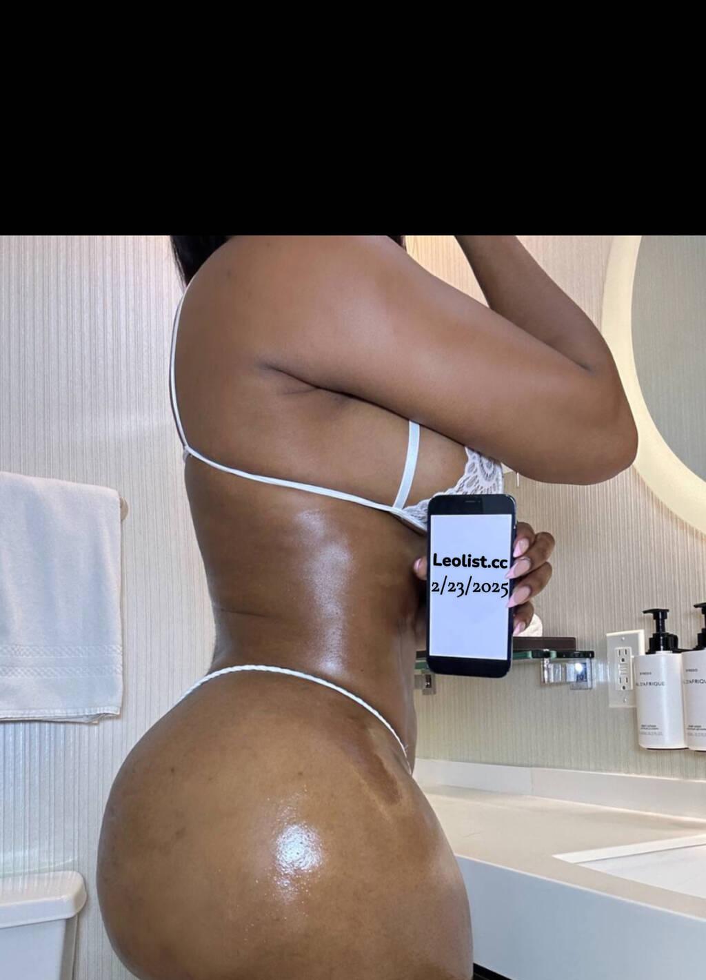 
                        Jania
                     is Female Escorts. | London | Ontario | Canada | scarletamour.com 