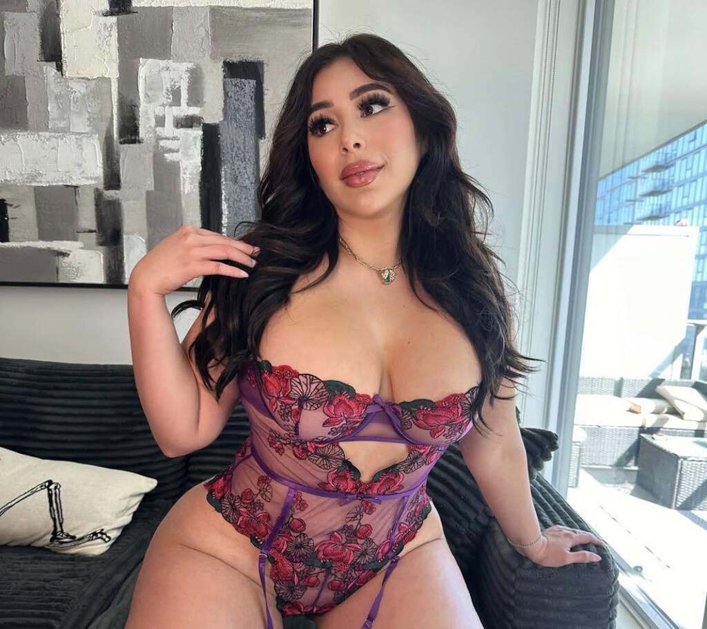 
                        Casandra
                     is Female Escorts. | Trois Rivieres | Quebec | Canada | scarletamour.com 