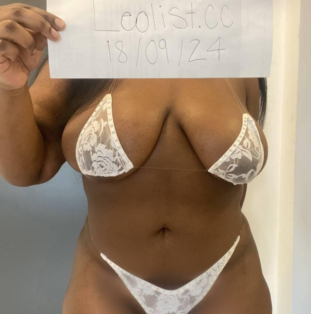 
                        New babe Pariis;)
                     is Female Escorts. | London | Ontario | Canada | scarletamour.com 