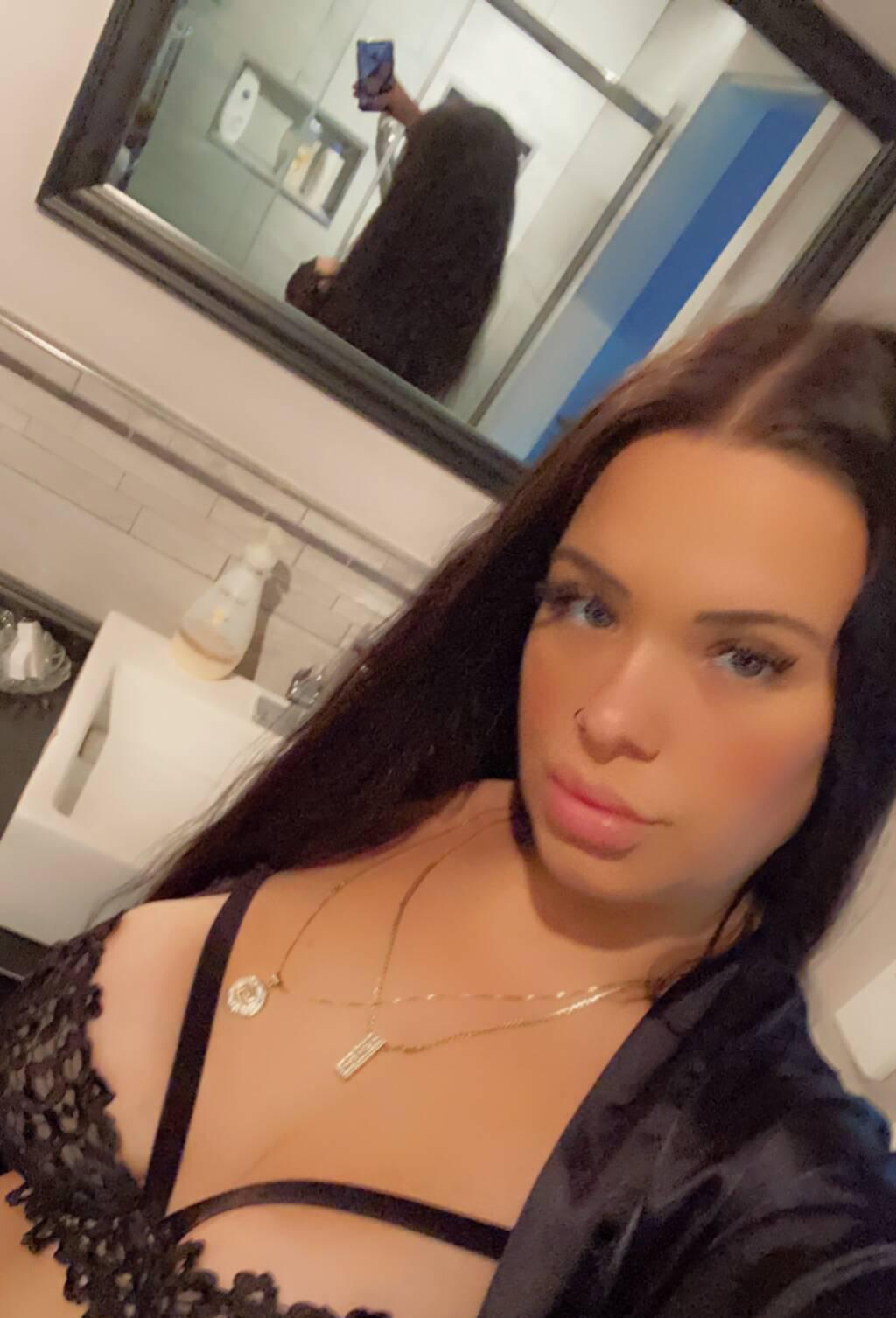 
                        Scarlett rose & bo dix
                     is Female Escorts. | Saskatoon | Saskatchewan | Canada | scarletamour.com 
