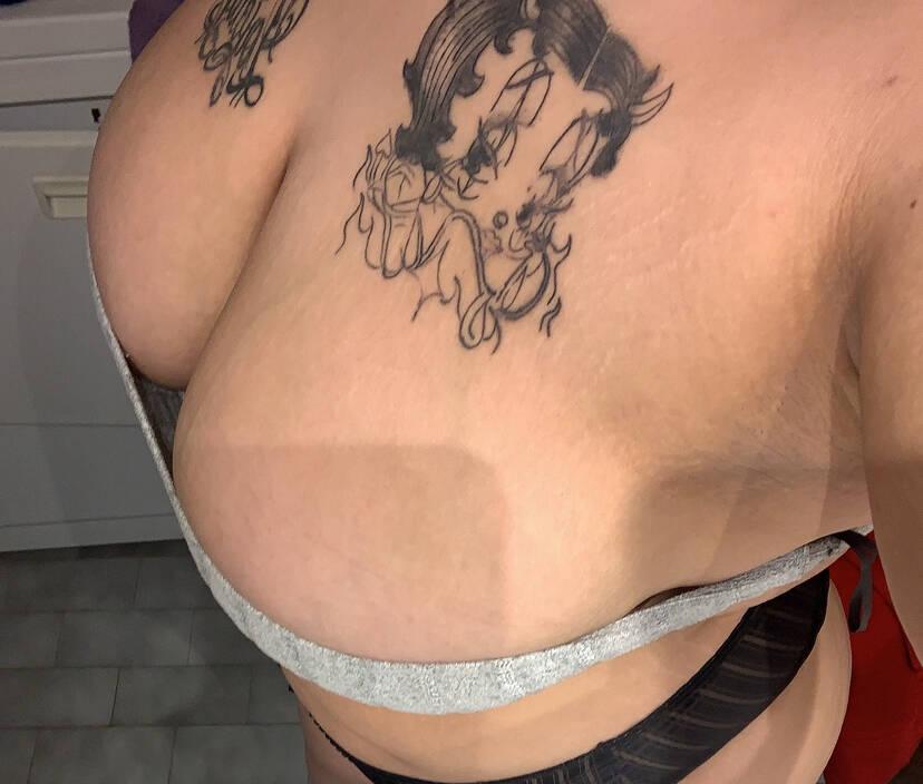 
                        Rose
                     is Female Escorts. | Montreal | Quebec | Canada | scarletamour.com 