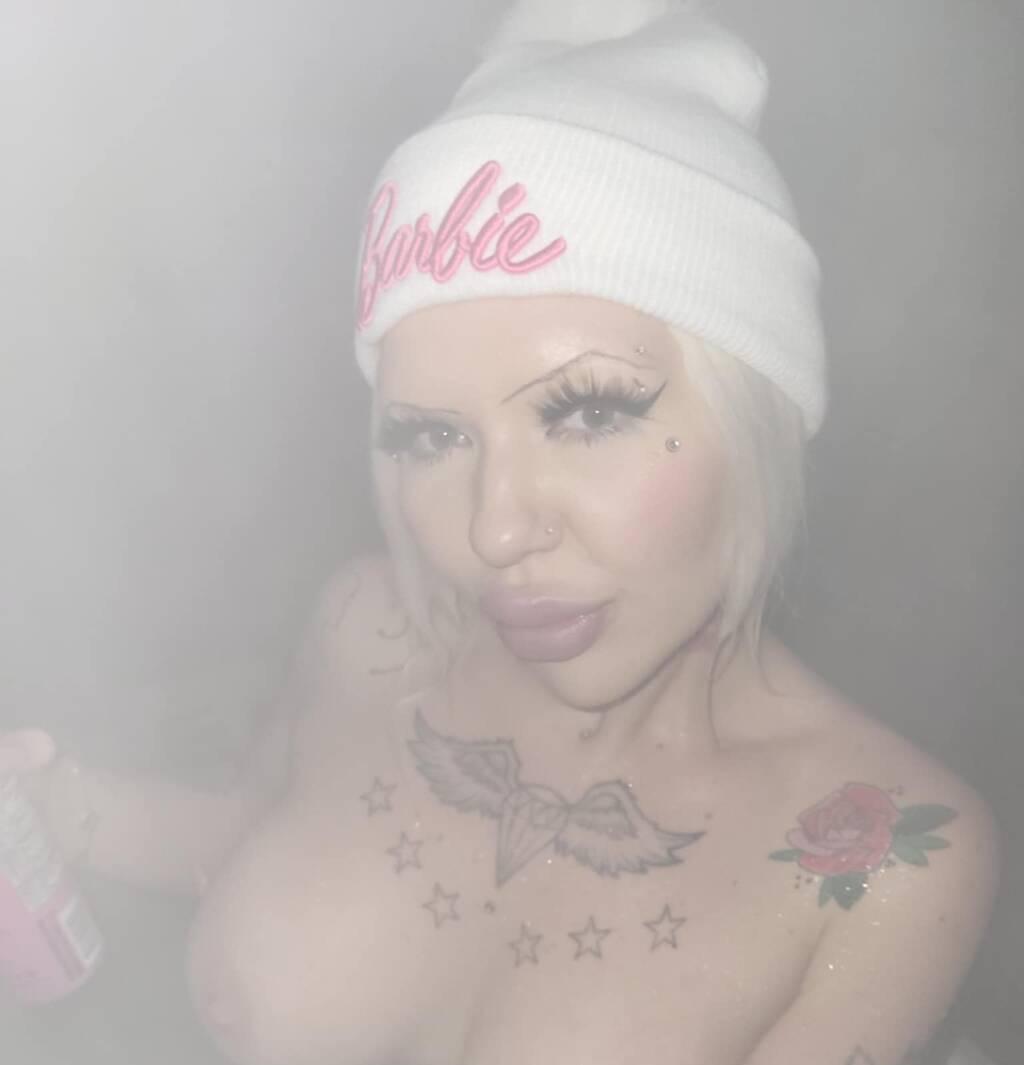 
                        Barbie Divine
                     is Female Escorts. | Yellowknife | Northwest Territories | Canada | scarletamour.com 