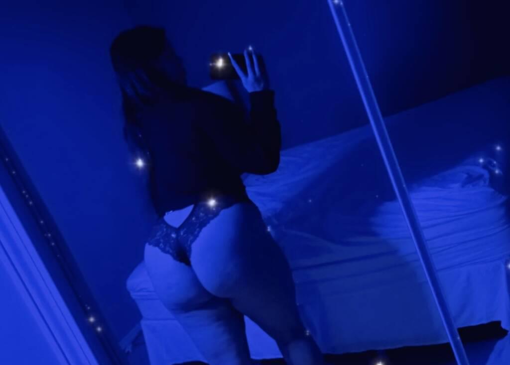 
                        Scarlett
                     is Female Escorts. | Edmonton | Alberta | Canada | scarletamour.com 