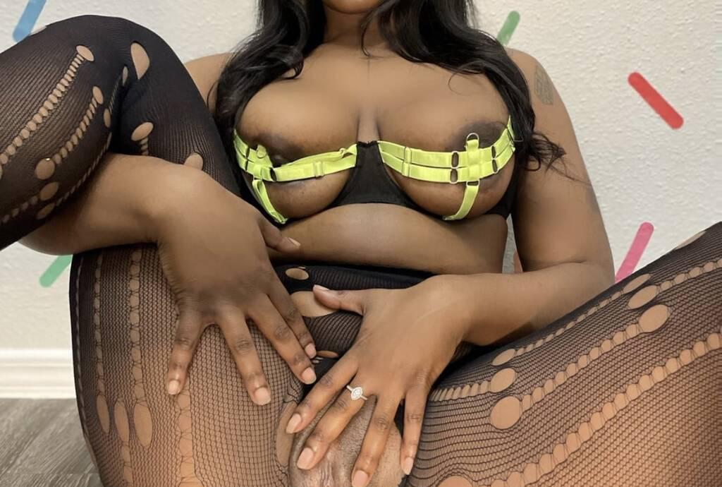 
                        Luna
                     is Female Escorts. | Grande Prairie | Alberta | Canada | scarletamour.com 