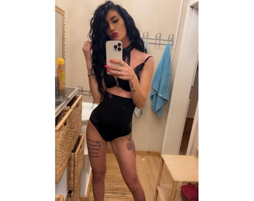  is Female Escorts. | Essex | United Kingdom | United Kingdom | scarletamour.com 