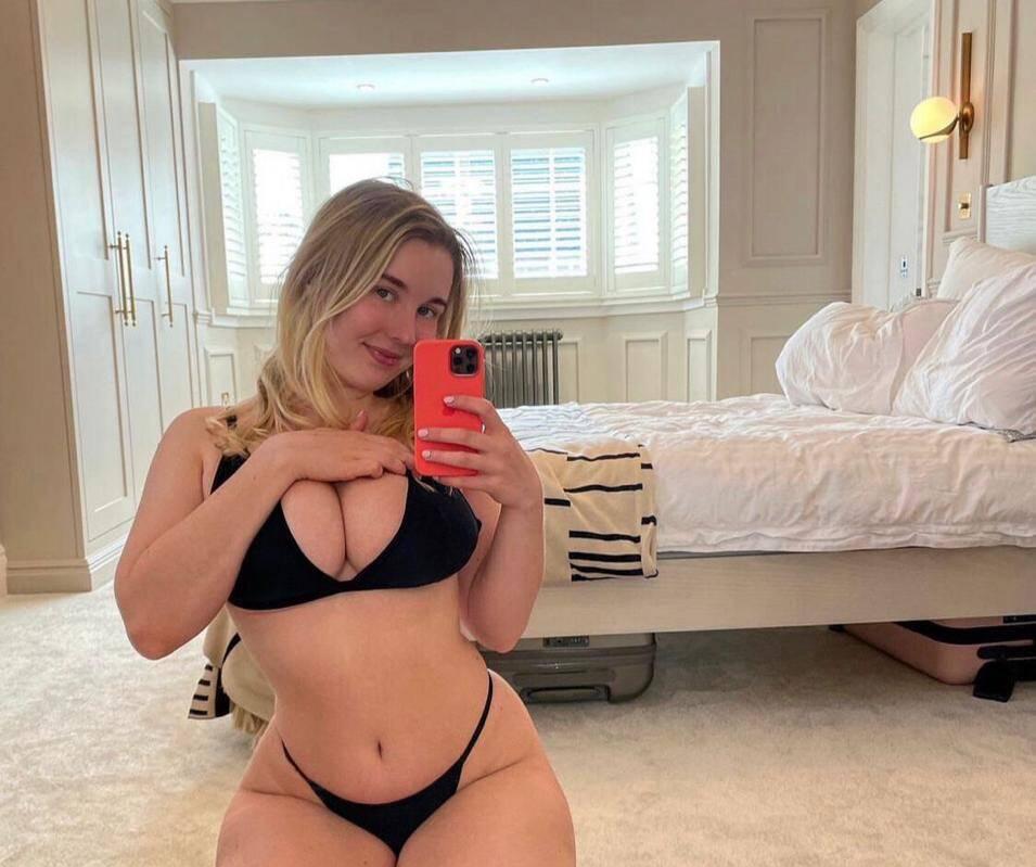 
                        Rose
                     is Female Escorts. | Barrie | Ontario | Canada | scarletamour.com 