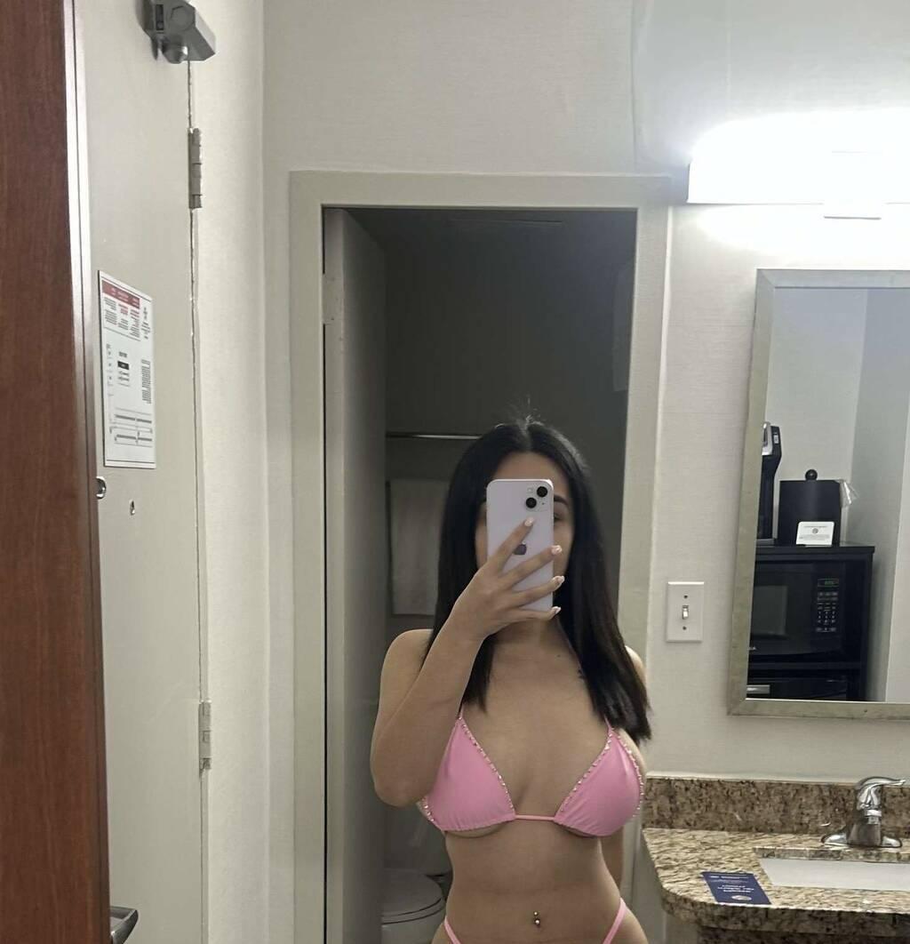 
                        Reema
                     is Female Escorts. | Vancouver | British Columbia | Canada | scarletamour.com 