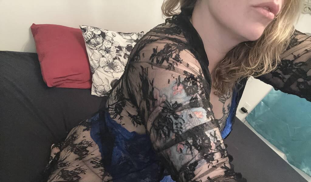 
                        Peaches
                     is Female Escorts. | Abbotsford | British Columbia | Canada | scarletamour.com 