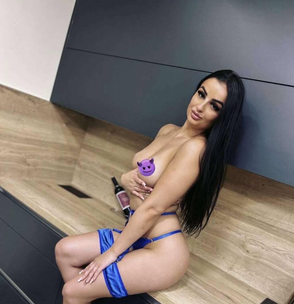 
                        Valentina
                     is Female Escorts. | Calgary | Alberta | Canada | scarletamour.com 
