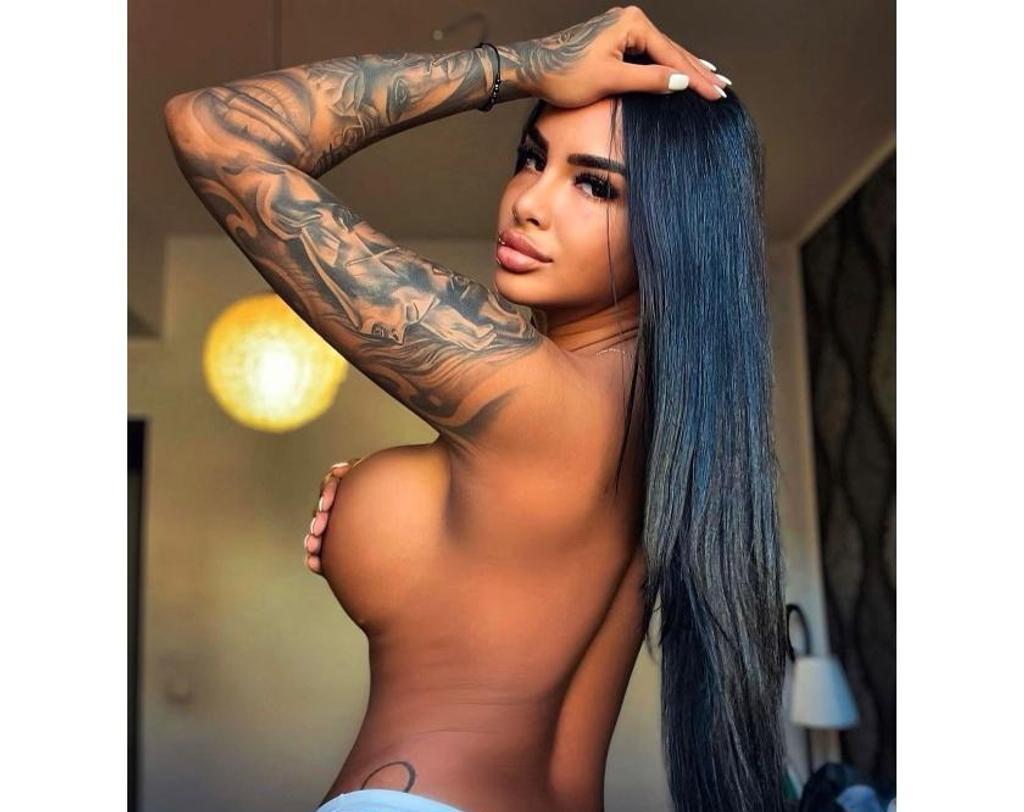  is Female Escorts. | London | United Kingdom | United Kingdom | scarletamour.com 