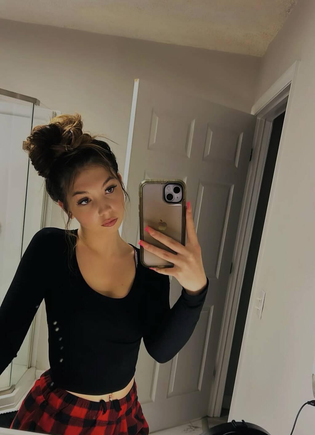 
                        Kim
                     is Female Escorts. | Niagara | Ontario | Canada | scarletamour.com 