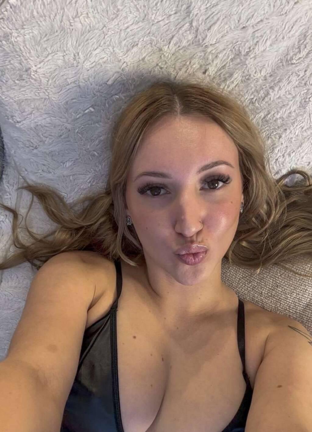 
                        Kim
                     is Female Escorts. | Sudbury | Ontario | Canada | scarletamour.com 