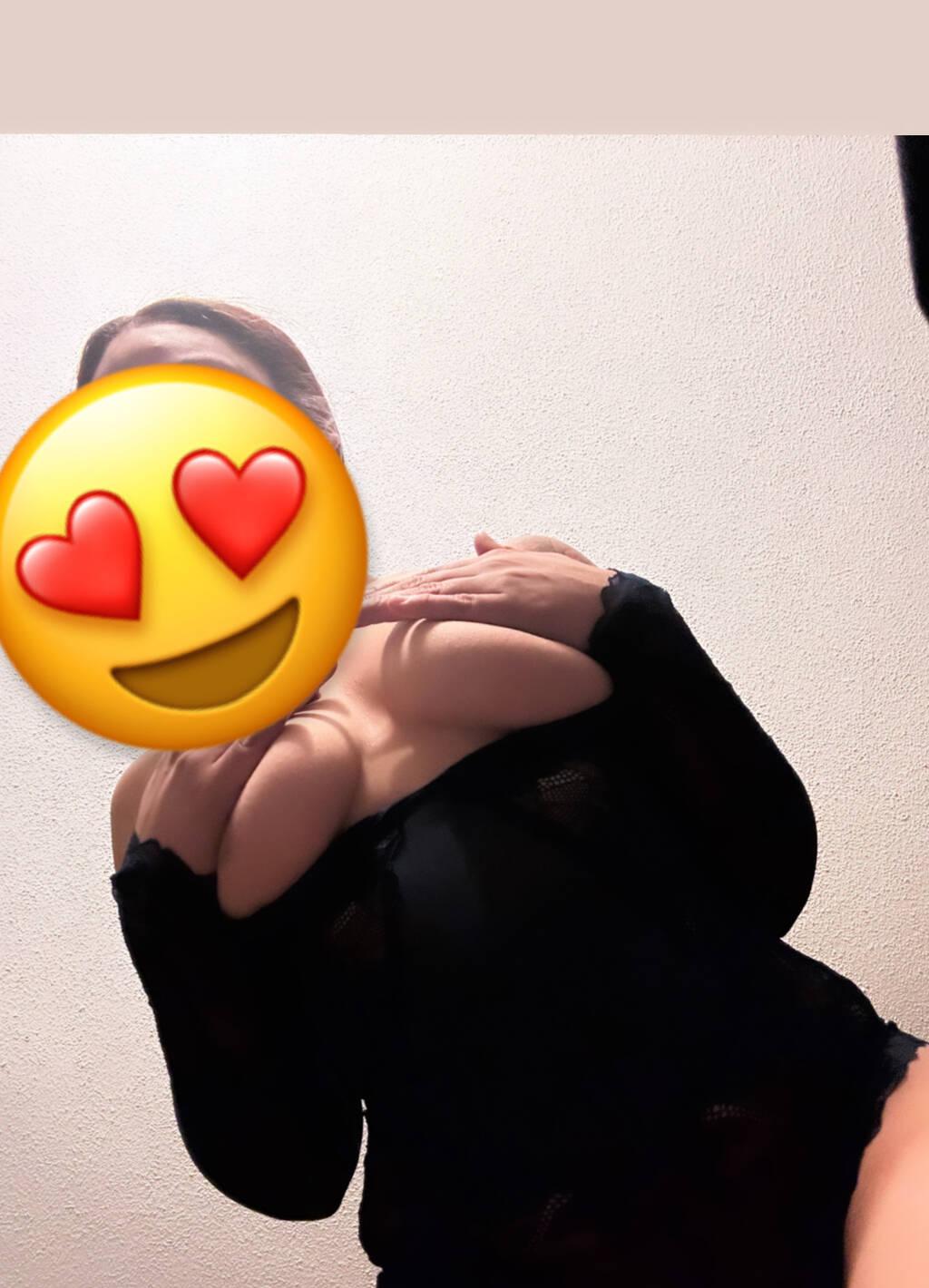 
                        Leena
                     is Female Escorts. | Kelowna | British Columbia | Canada | scarletamour.com 