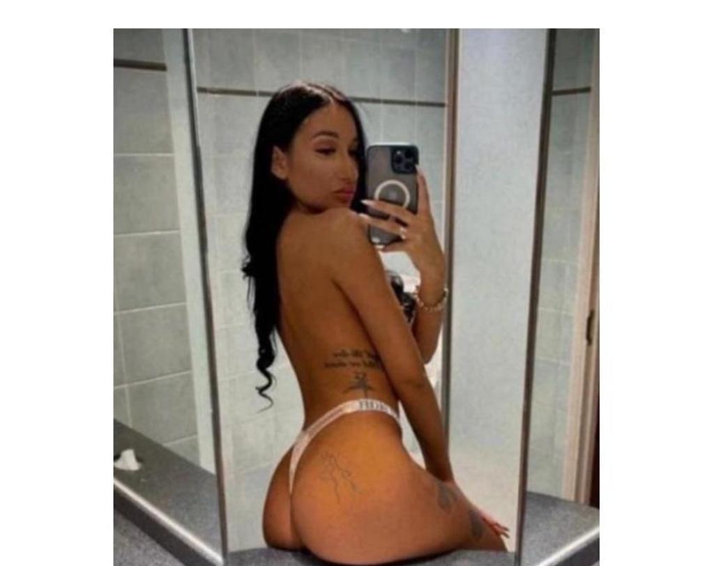  is Female Escorts. | London | United Kingdom | United Kingdom | scarletamour.com 