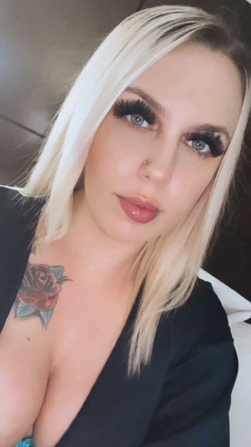  is Female Escorts. | Des moines | Iowa | United States | scarletamour.com 