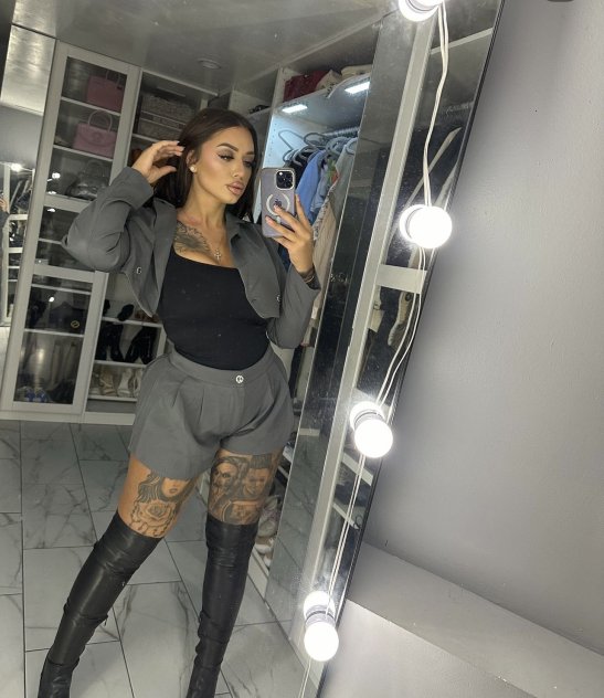 is Female Escorts. | Chicago Falls | Illinois | United States | scarletamour.com 