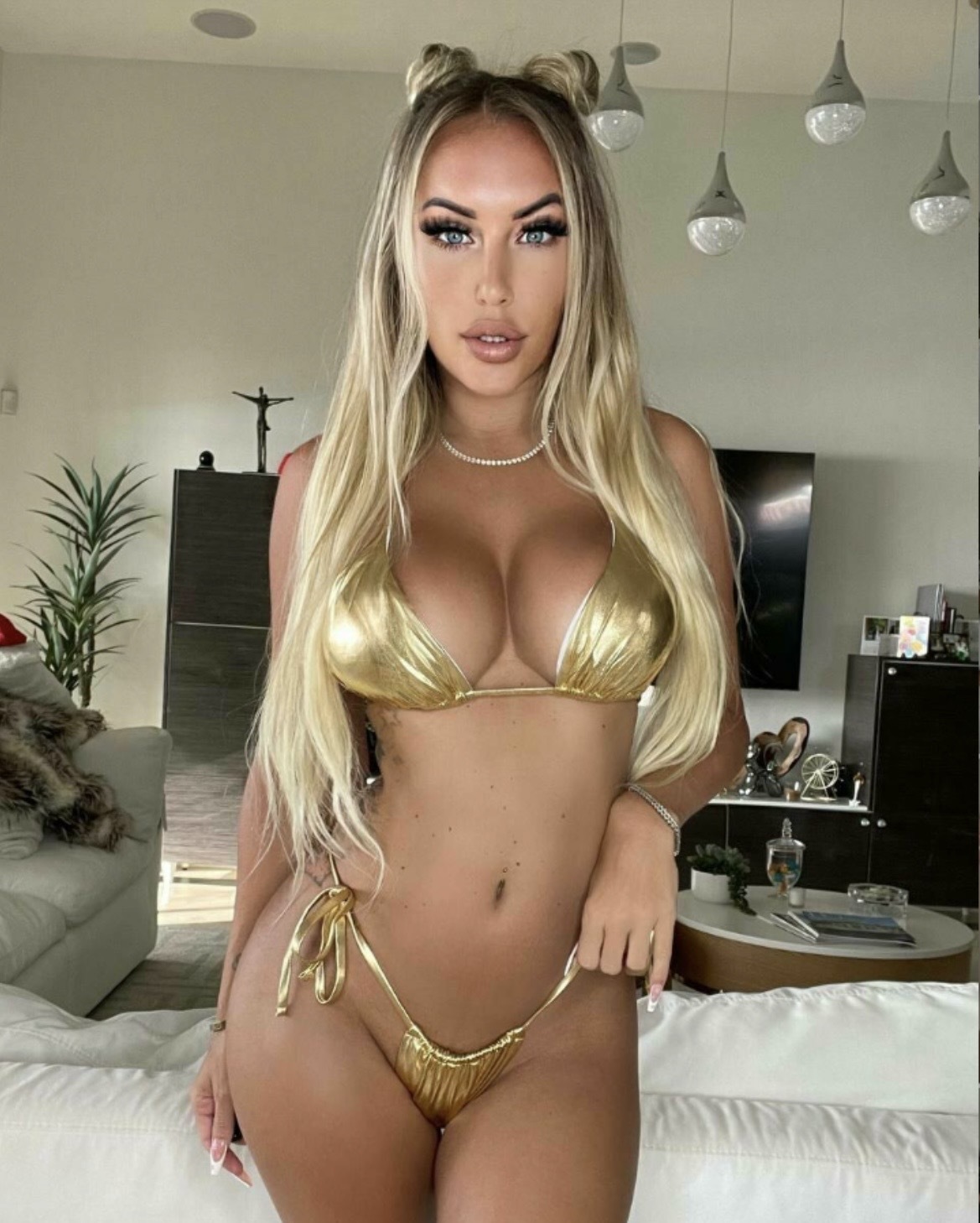  is Female Escorts. | San Fernando Valley | California | United States | scarletamour.com 