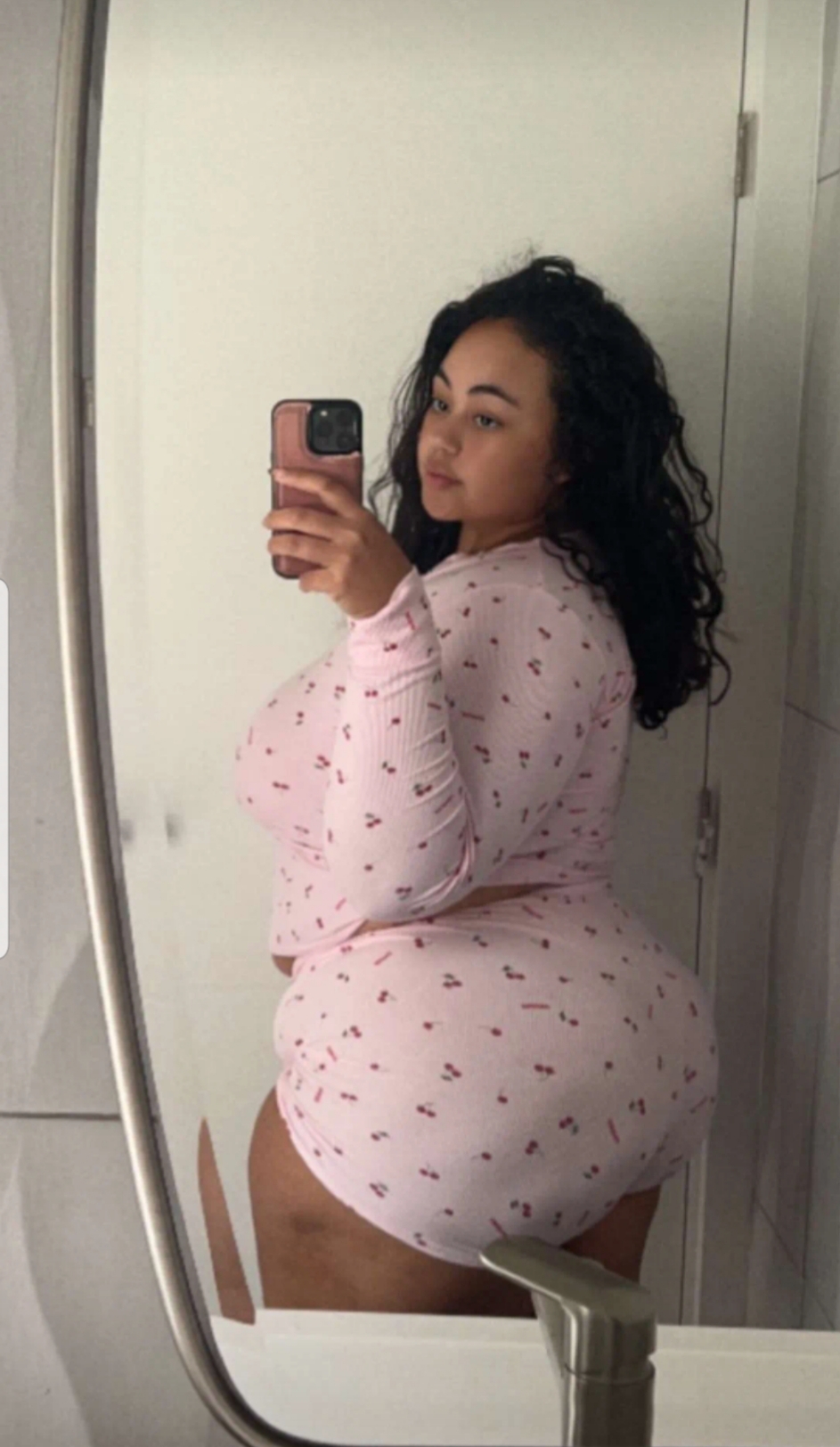  is Female Escorts. | San Fernando Valley | California | United States | scarletamour.com 