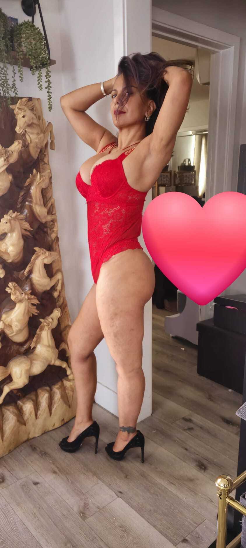  is Female Escorts. | San Fernando Valley | California | United States | scarletamour.com 