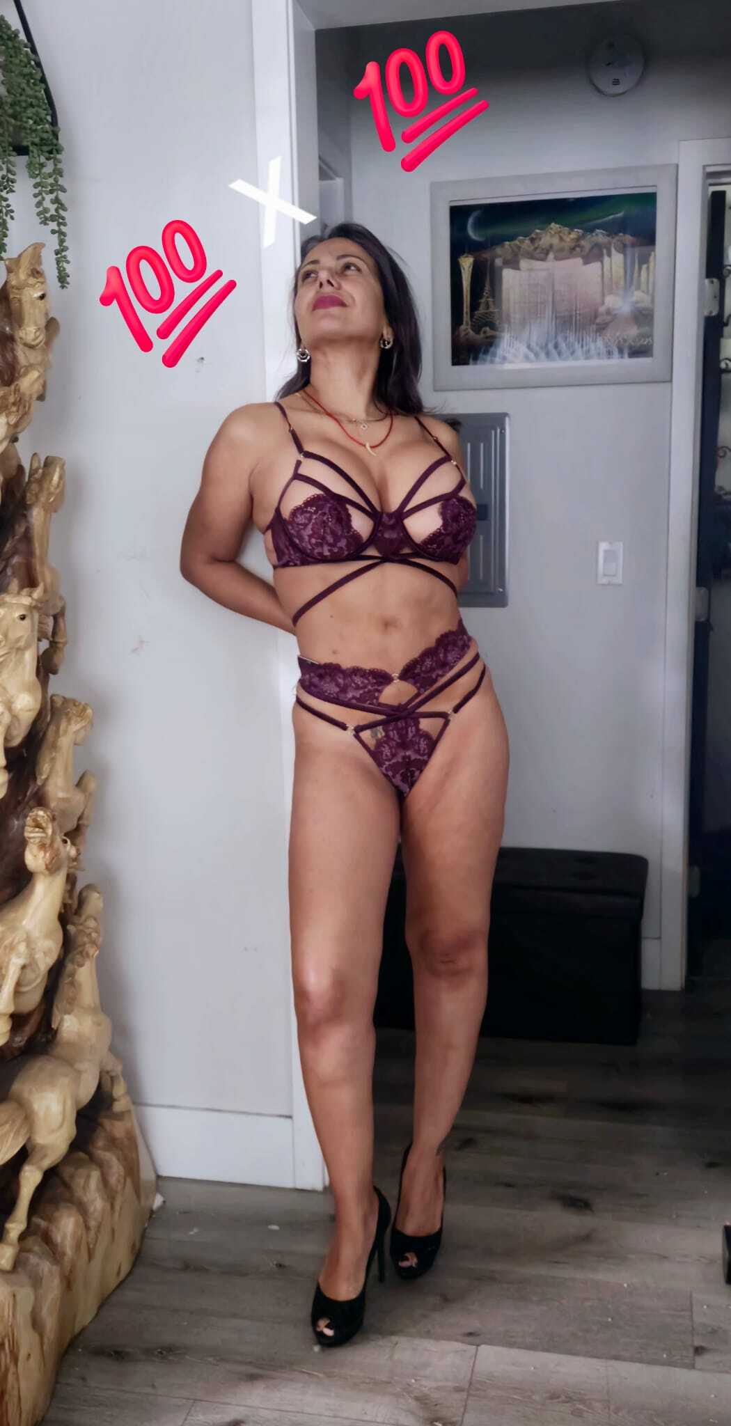  is Female Escorts. | San Fernando Valley | California | United States | scarletamour.com 